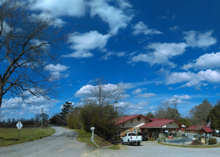 Pictures-Cotton-Field-on-one-side-Weiss-Lake-on-the-other-side-and-shopping-1-half-miles-awayRE